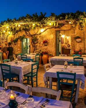 Outdoor dining - MEDITERRANEAN SILVER (Marzamemi)