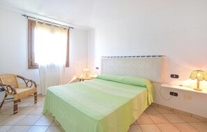 2 Schlafzimmer, Reisekinderbett