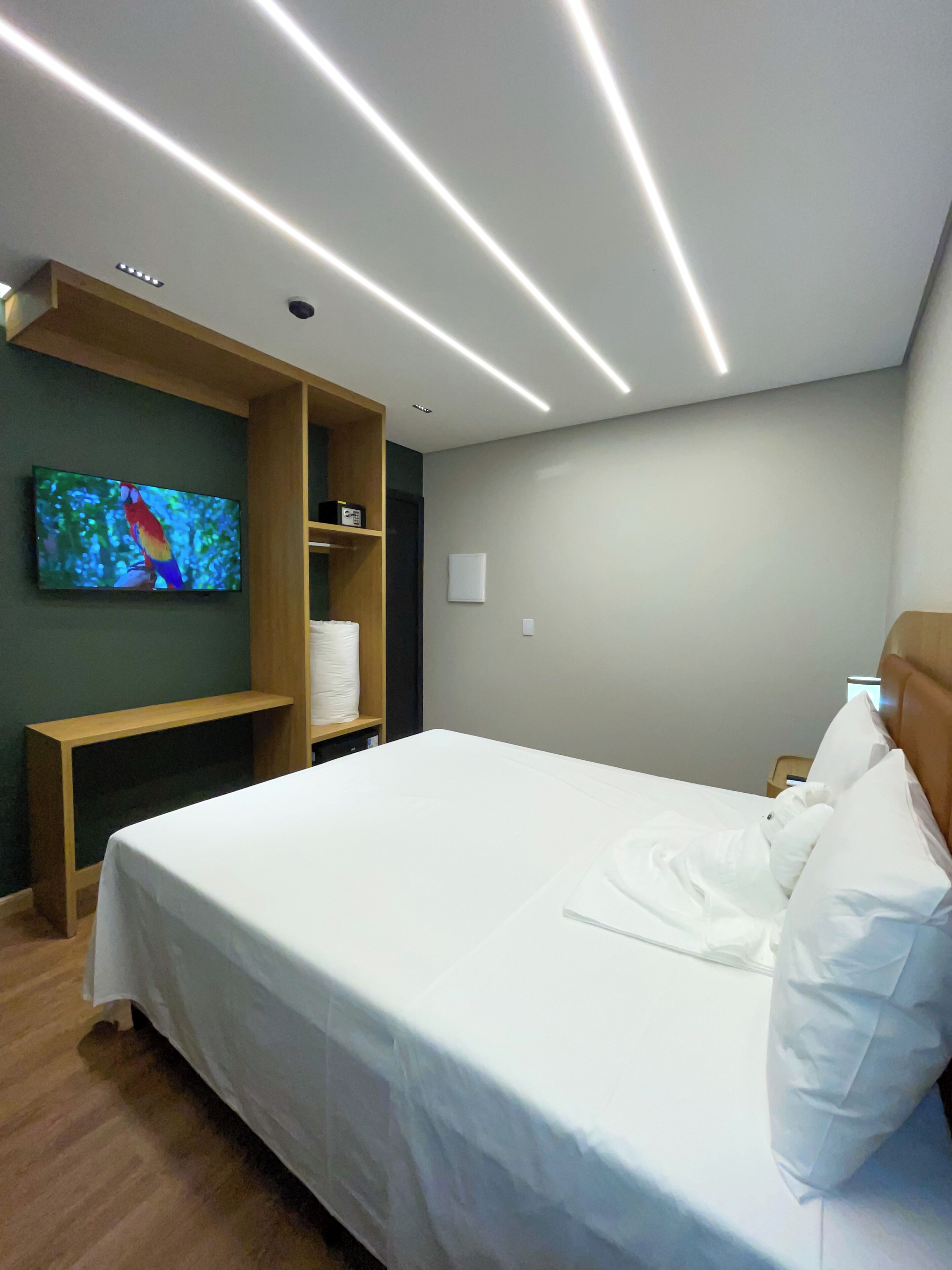 Exclusive Twin Room, 1 Queen Bed | Memory foam beds, minibar, blackout drapes, soundproofing
