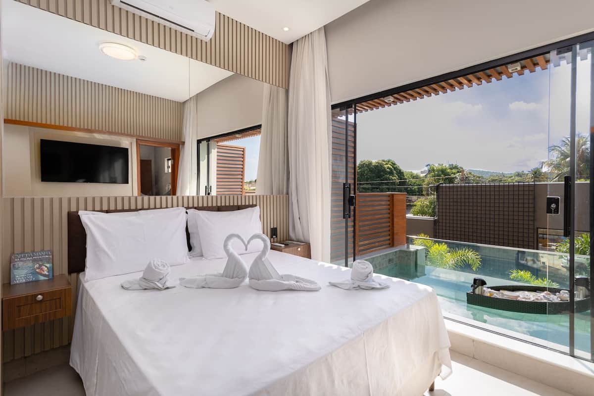 Deluxe Room | Premium bedding, memory foam beds, minibar, blackout drapes