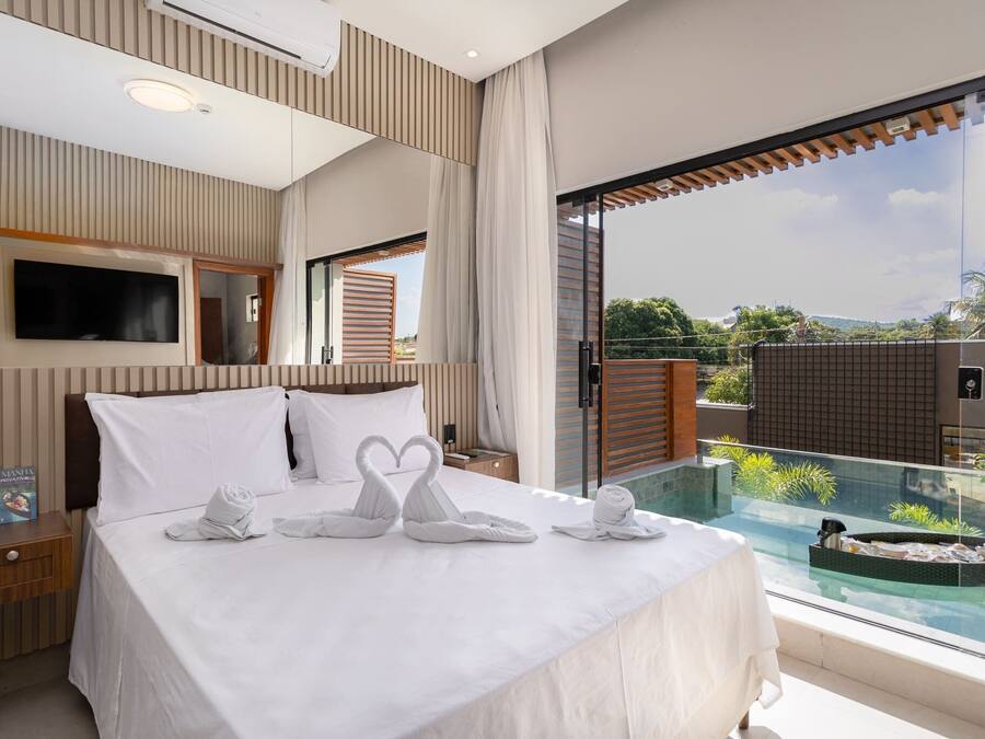 Quarto luxo | Camas com colchões de espuma com sistema de memória, frigobar