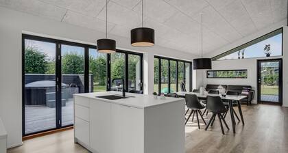 Gorgeous home in Glesborg with WiFi