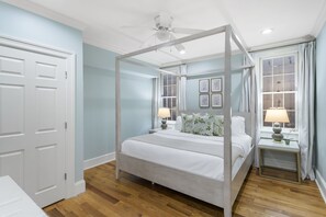 8 bedrooms, iron/ironing board, WiFi, bed sheets - Guesthouse Charleston: SOUTH (105 A & B) (Charleston)