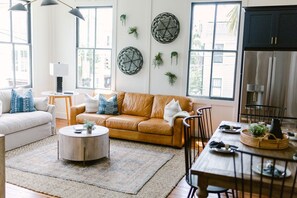 Smart TV - Guesthouse Charleston: EAST (46 H) (Charleston)