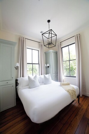 3 bedrooms, iron/ironing board, free WiFi, bed sheets - Guesthouse Charleston: EAST (46 H) (Charleston)