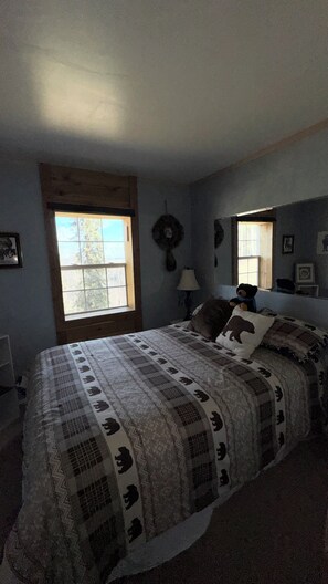 3 bedrooms, desk, iron/ironing board, WiFi