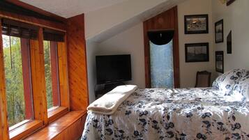 3 bedrooms, desk, iron/ironing board, WiFi