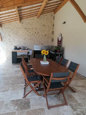Outdoor dining - Villa du vieux moulin (Saint-Jean-de-Duras)