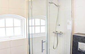 Shower - 1 bedroom cozy home in Udenhout (Udenhout)