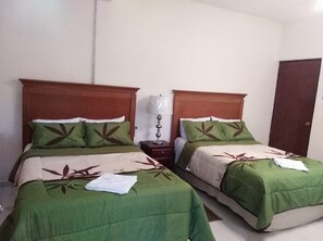 4 habitaciones, tabla de planchar con plancha, wifi y ropa de cama