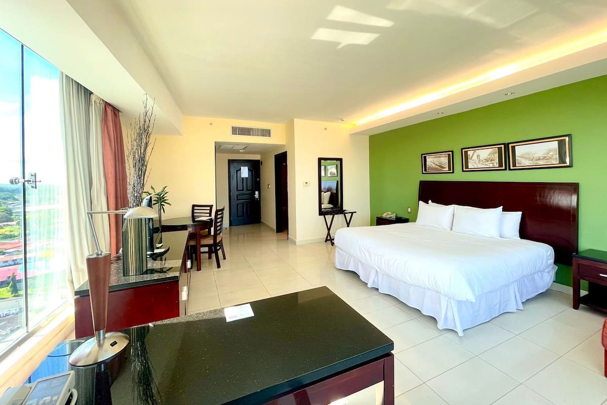 Deluxe Room | Premium bedding, down comforters, in-room safe, desk