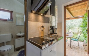 Frigorifero, piano cottura, macchina per tè/caffè