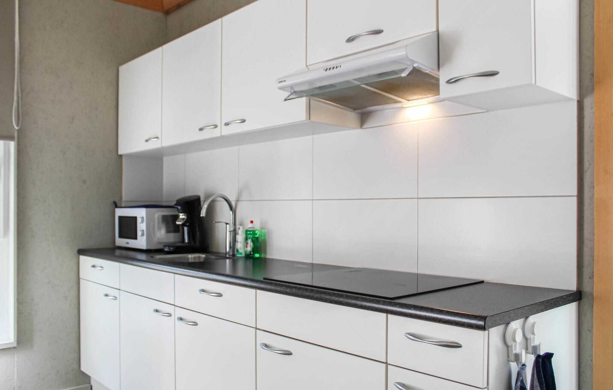 Fridge, coffee/tea maker