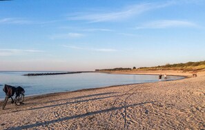 Beach nearby, fishing - Gorgeous home in Darlowo with sauna (Darlowo)