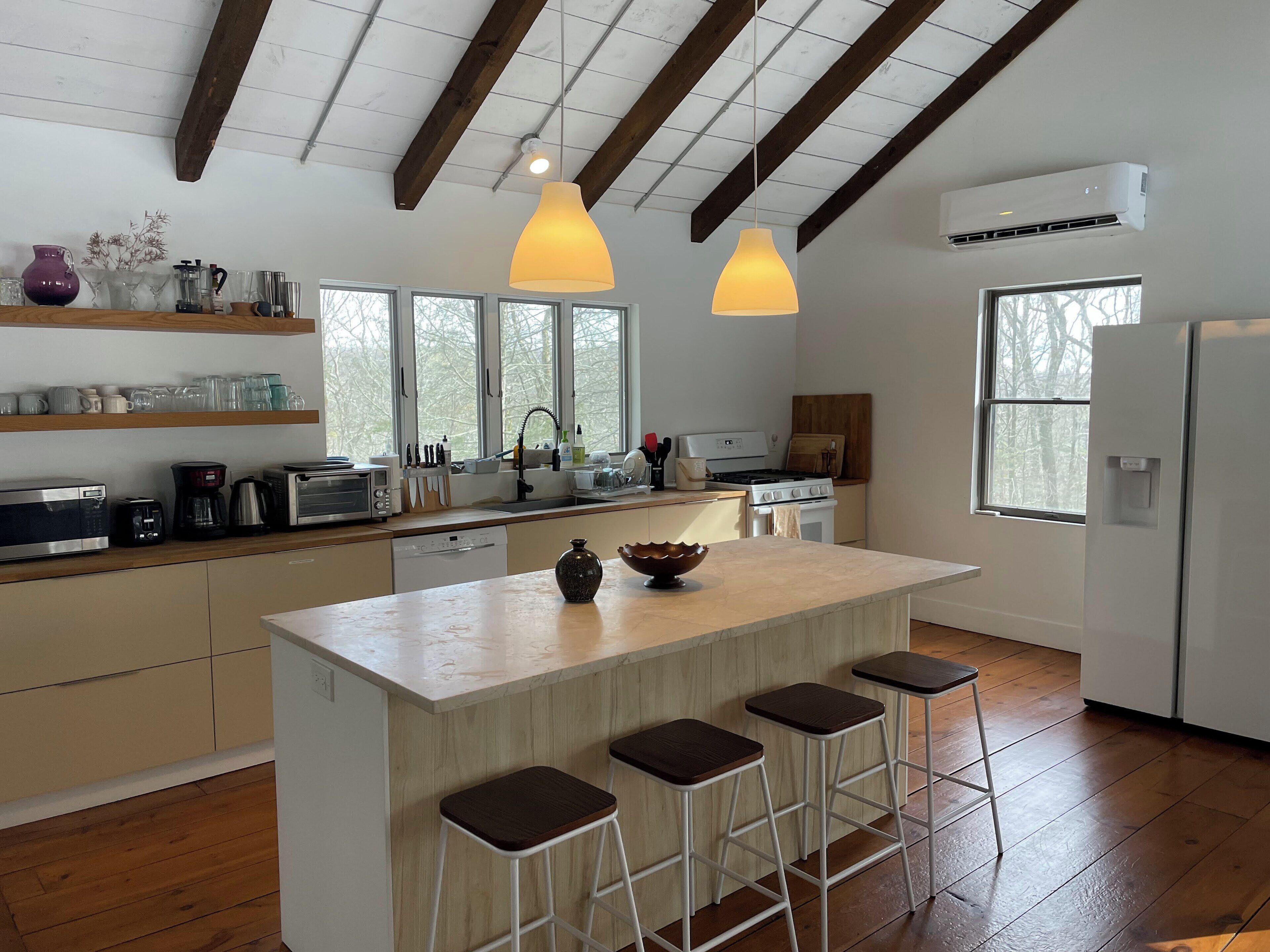 Kylskåp, mikrovågsugn, ugn och spishäll