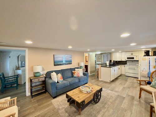 Private Ground-Floor Beach Condo • One Block to Beach • Screened Porch