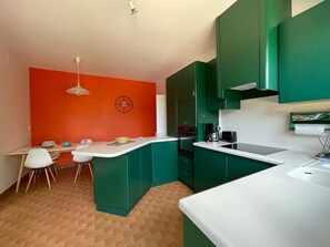 Fridge, microwave, oven, stovetop - Rent House Puyôo 8 people (Puyoo)