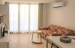 TV - Gorgeous apartment in Cannigione (Cannigione)