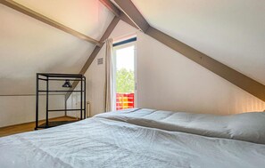 3 bedrooms, travel crib, free WiFi