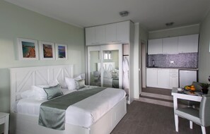 7 bedrooms, travel crib, free WiFi, bed sheets