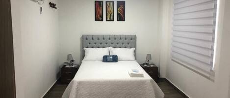 1 chambre, bureau, fer et planche à repasser, Wi-Fi