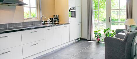 Fridge, dishwasher, coffee/tea maker