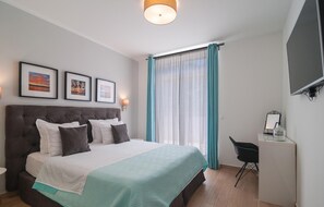 3 bedrooms, travel crib, free WiFi, bed sheets