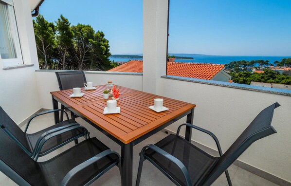 Outdoor dining - 2 bedroom nice apartment in Banjol (Banjol)