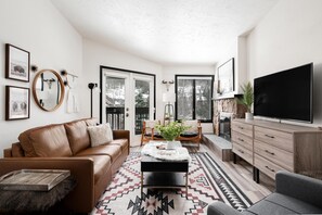 Living room - Modern Copper Condo - Ski-in (Copper Mountain)