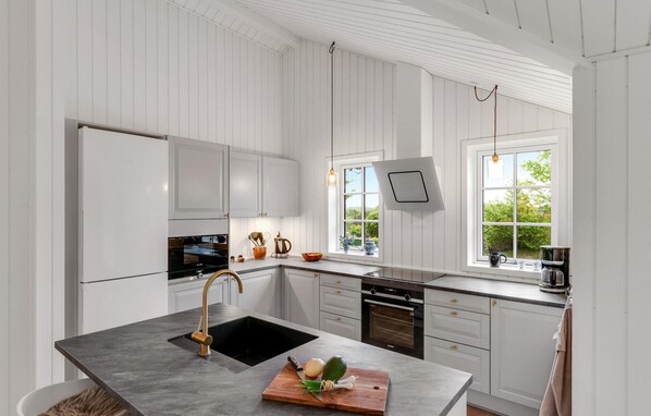 Fridge, microwave, dishwasher, coffee/tea maker