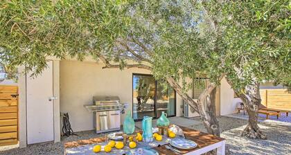 Modern Joshua Tree Bungalow with Fire Pit & BBQ!