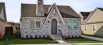 Brooklands Hideaway | Charming Historically-Inspired Cottage