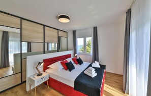 3 bedrooms, travel crib, free WiFi, bed sheets