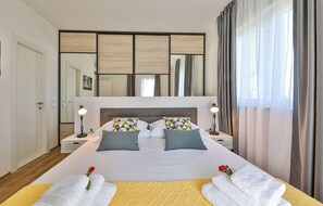 3 bedrooms, travel crib, free WiFi, bed sheets