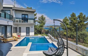 A heated pool - Gorgeous home in Seget Donji (Seget Donji)