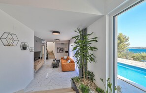Smart TV - Gorgeous home in Seget Donji (Seget Donji)