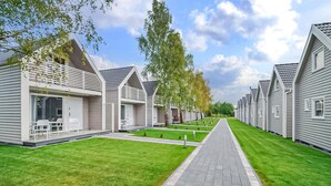 A row of modern, single-story houses with a central paved walkway. - 2 bedroom amazing home in Sianozety (Sianozety)