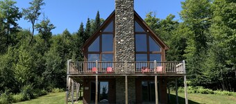 Spacious 3-Level Cabin Retreat-Sleeps 10, Wrap Around Deck, Peaceful and Private