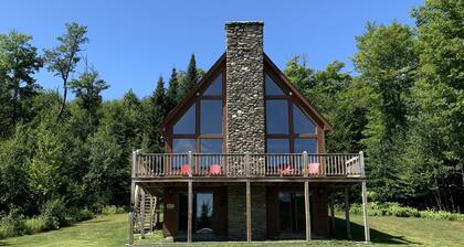 Spacious 3-Level Cabin Retreat-Sleeps 10, Wrap Around Deck, Peaceful and Private