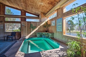 A heated pool - Southern Maine Retreat < 2 Mi to Wells Beach! (Wells)