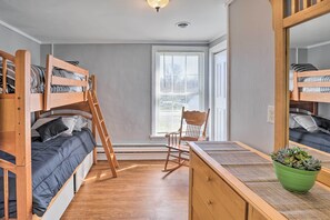3 sovrum, skrivbord, resesäng och internet