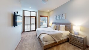 4 bedrooms, Internet, bed sheets - Luxury Townhouse in the Heart of Sun Peaks Village (Sun Peaks)