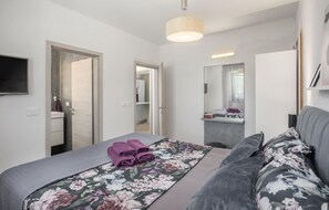 3 bedrooms, iron/ironing board, travel crib, free WiFi - Beautiful home in Pula (Pula)