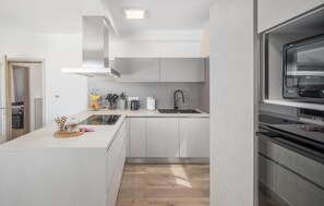 Fridge, oven, dishwasher, coffee/tea maker - Cozy home in Pula with WiFi (Pula)