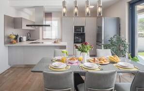 Dining - Cozy home in Pula with WiFi (Pula)