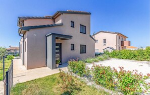 Exterior - Beautiful home in Pula (Pula)
