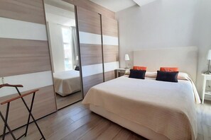 1 bedroom, bed sheets