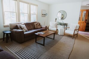 Smart TV, fireplace, books, stereo - Charming home in the heart of Crested Butte town (Crested Butte)