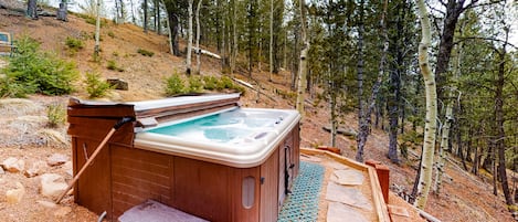 Outdoor spa tub