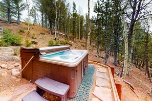 Outdoor spa tub - Classic Mountain Home w/ Stunning Views, WiFi, Private Hot Tub & Fireplace (Divide)